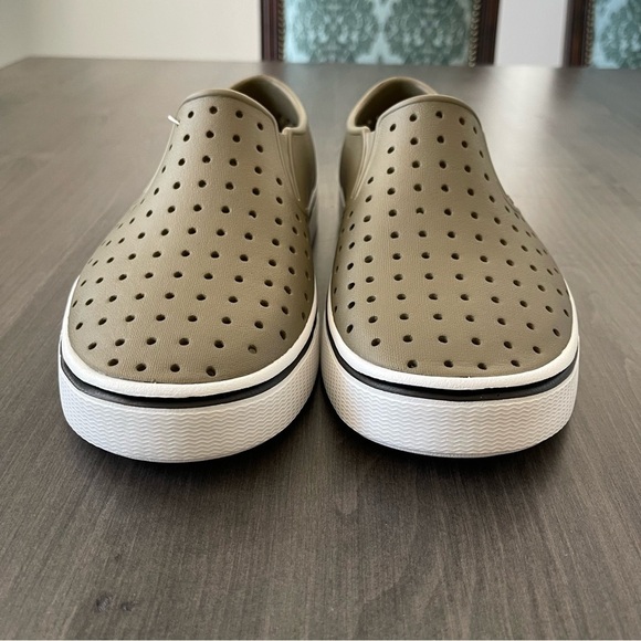 Native Miles slip on shoes green size 8 men 10 women NWT - Picture 3 of 13
